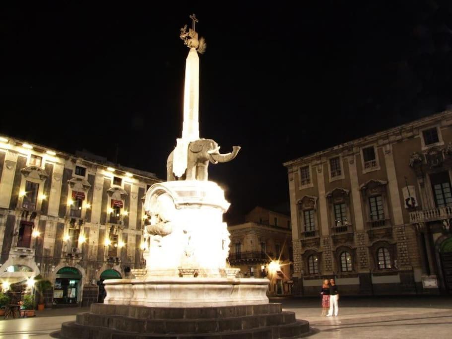 Sweet Home Apartment City Center Catania Bagian luar foto